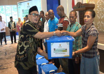 Serahkan Bantuan Baznas, Gubernur : Distribusikan Tepat Sasaran