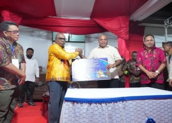 Pemprov Papua Serahkan Hibah Starlink dan Panel Surya di Mamberamo Raya, Perkuat Konektivitas Digital hingga Wilayah Terpencil